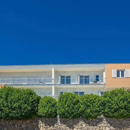 Sv, Petar Villa Icici