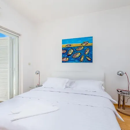 Villa Sv, Petar Icici