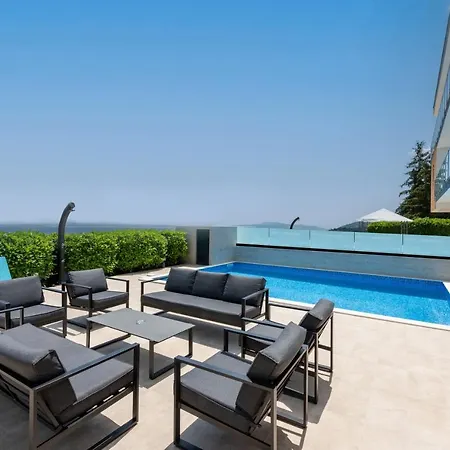 Villa Sv, Petar *