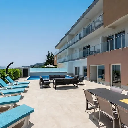Sv, Petar Villa *