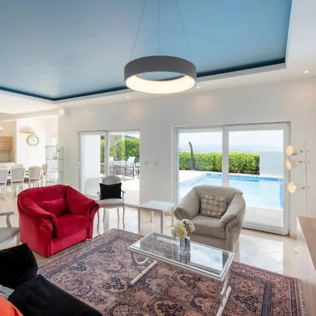 Villa Sv, Petar